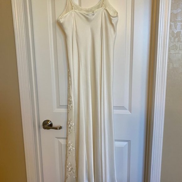 Flora Nirooz Embroidered Satin Nightgown Long Light Cream Size Large - Picture 2 of 13